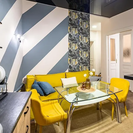 Avangard Park іі Apartamento Leópolis